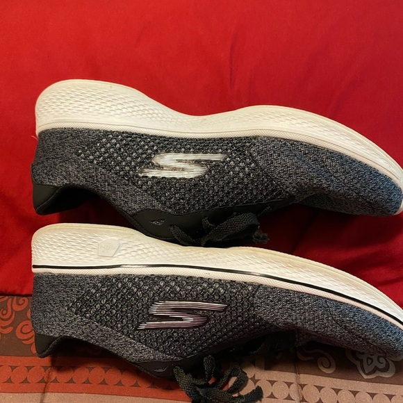 Skechers Women’s Go Walk 4 Black and Gray
Shoes size 10 - Picture 4 of 5